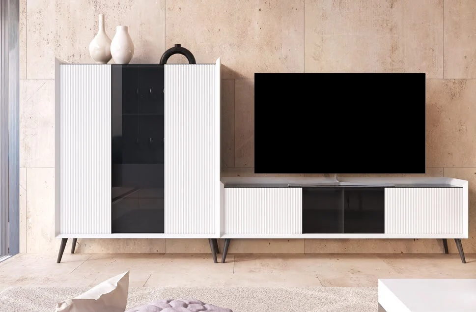 Conjunto de salón blanco con vitrina y mueble de televisión